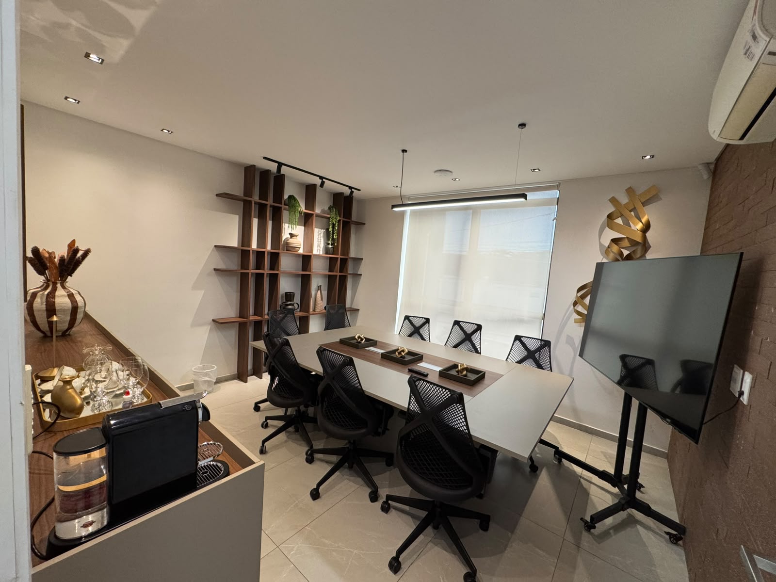 Foto de la sala Sala de reunião R1 — Foccus Workplace (3/8)