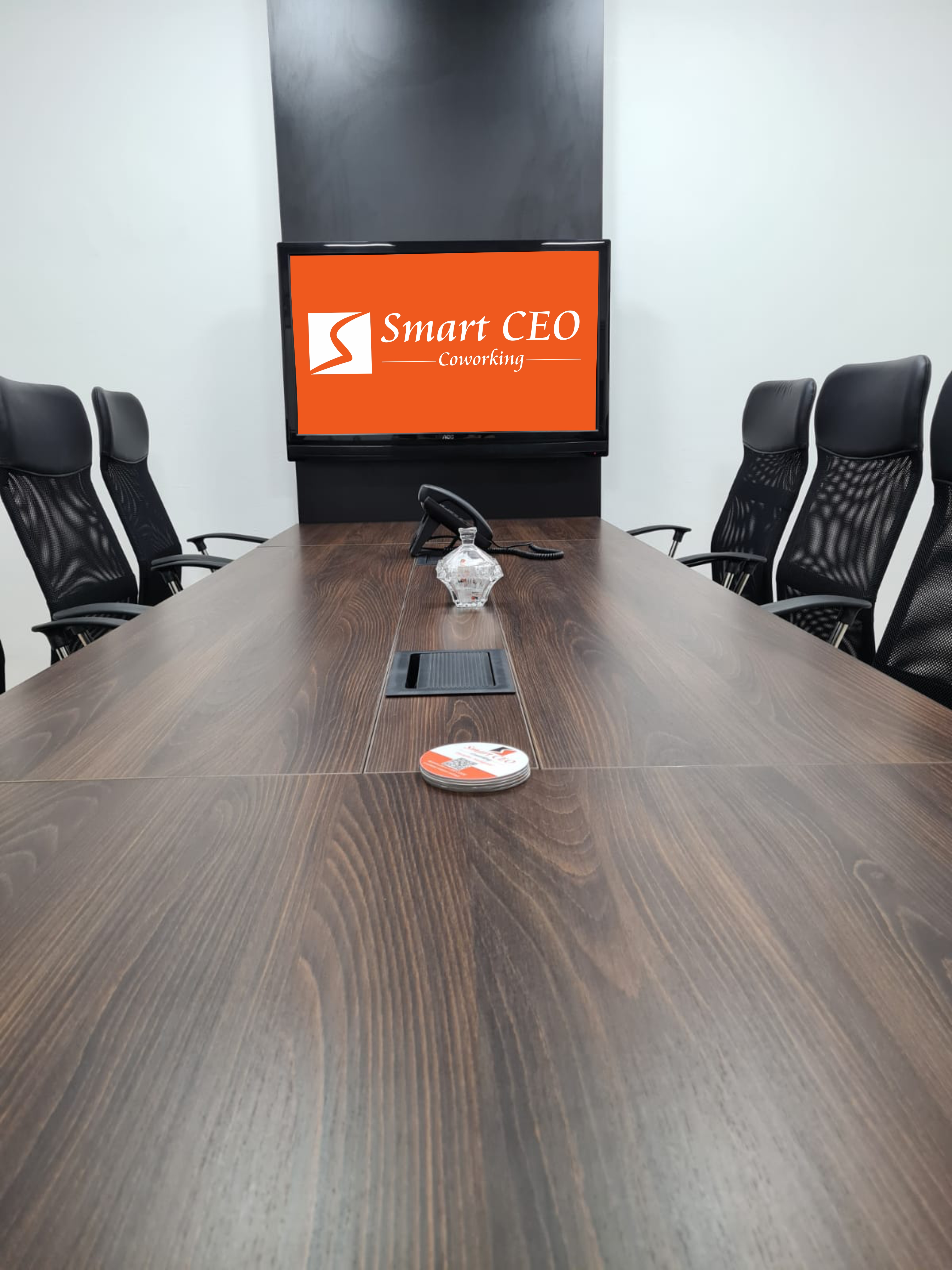Foto da sala Sala de Reunião Executiva - RI — Smart CEO Coworking Vinhedo (3/9)