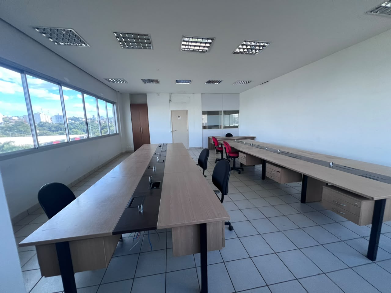 Foto de la sala Oficina privada para 20 puestos · 30 a 40 m² en Patrimônio, Uberlândia (1/3)