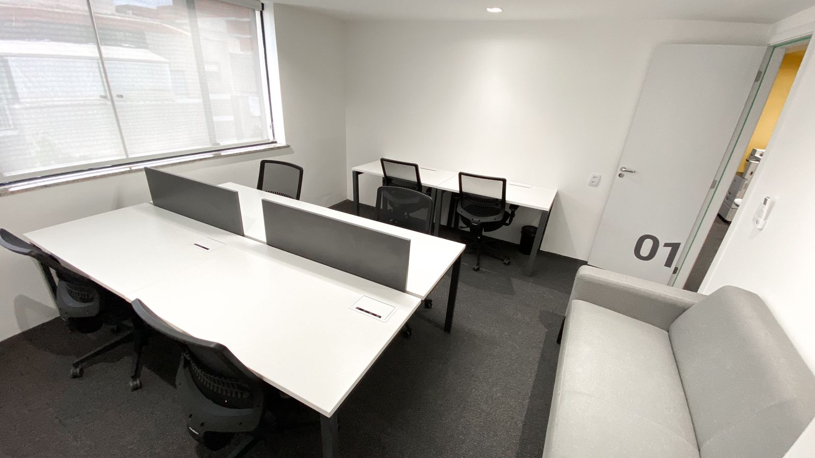 Foto de la sala Oficina privada para 8 puestos · 10 a 20 m² en Barra da Tijuca, Rio de Janeiro (1/3)