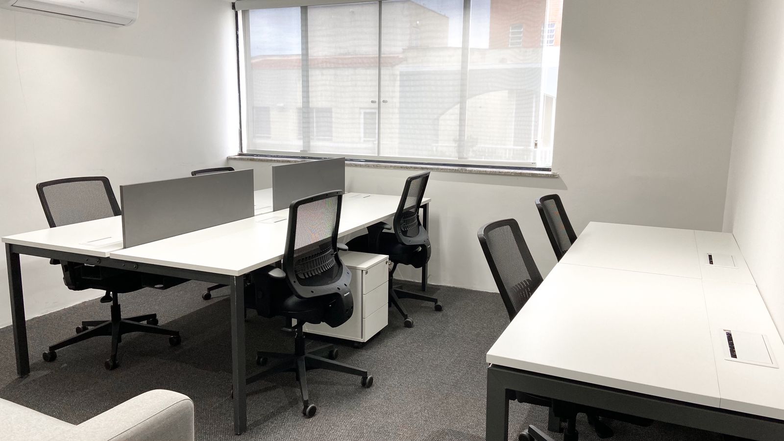 Foto de la sala Oficina privada para 8 puestos · 10 a 20 m² en Barra da Tijuca, Rio de Janeiro (2/3)