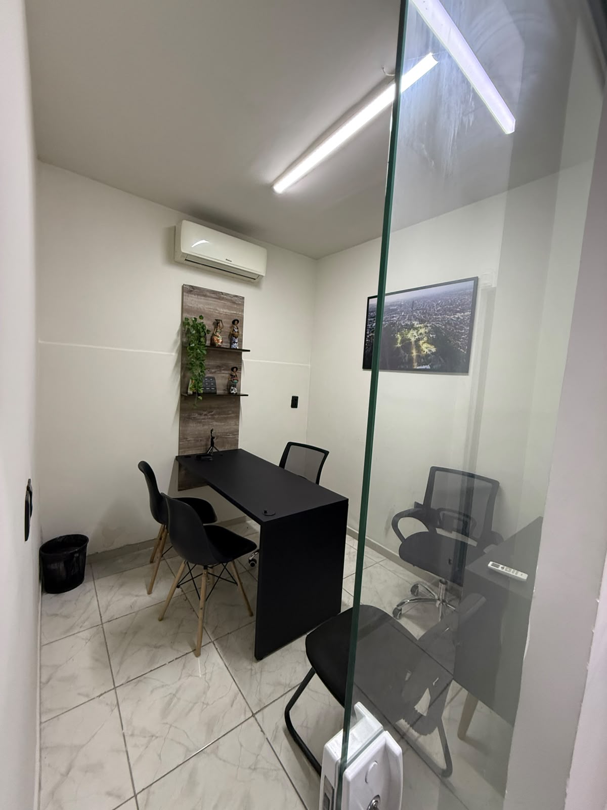 Foto de la sala Oficina privada para 2 puestos · 10 a 20 m² en Maurício de Nassau, Caruaru (1/3)
