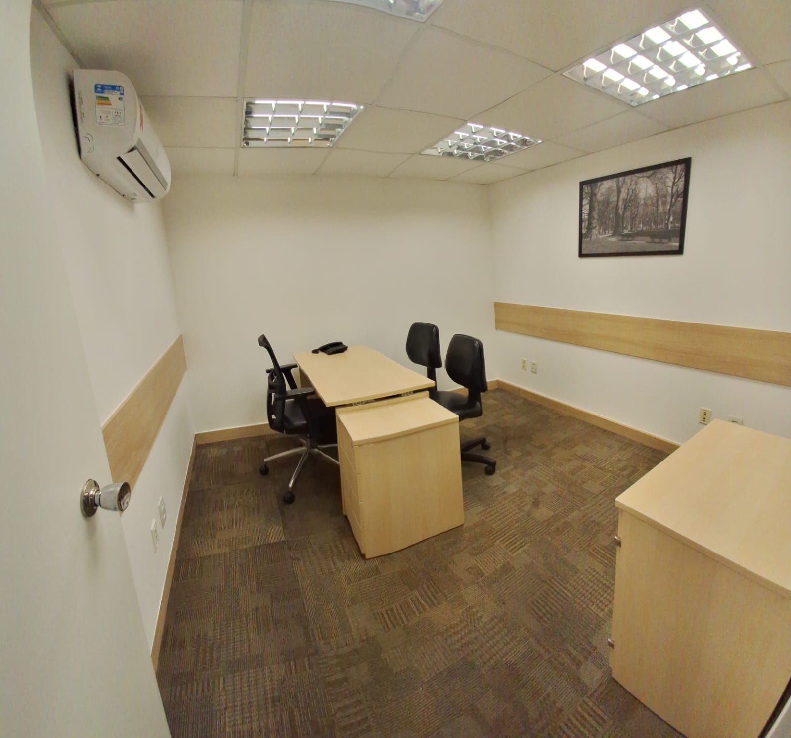 Foto de la sala Oficina privada para 2 puestos · 10 a 20 m² en Centro, Rio de Janeiro (2/3)