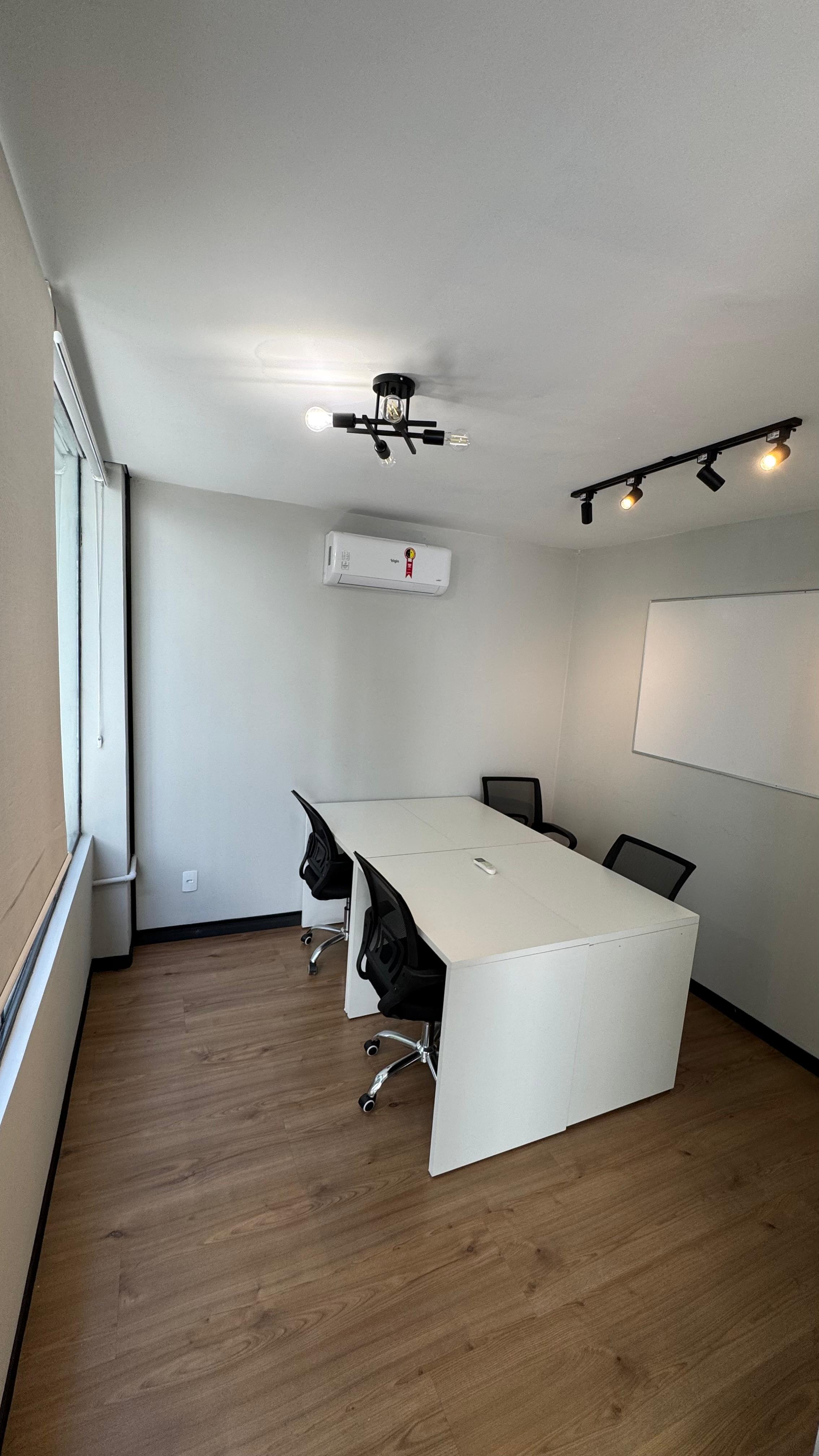 Foto da sala Escritório privativo para 4 posições · 10 a 20 m² em Jardim Vergueiro, Sorocaba (3/4)