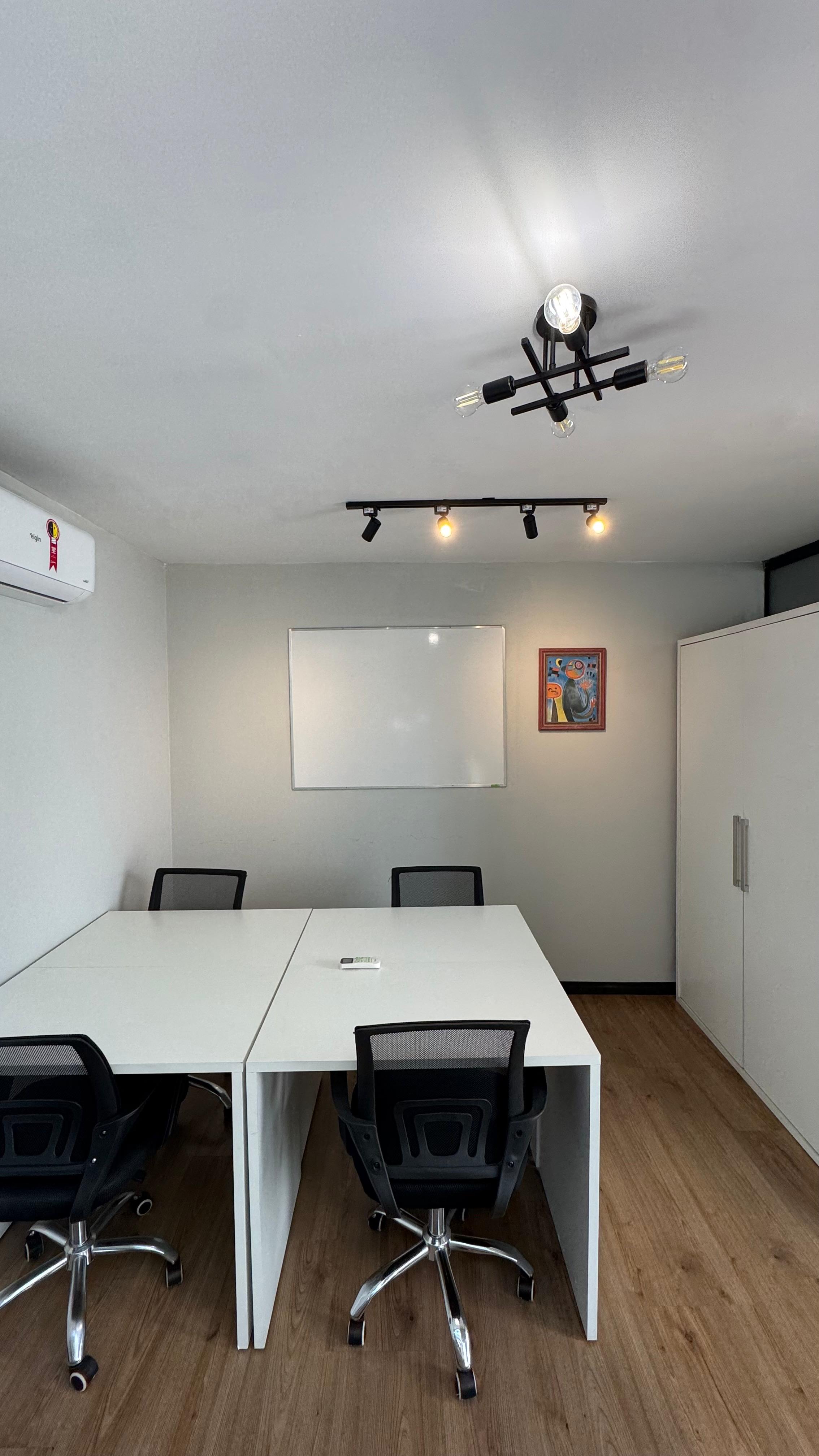 Foto da sala Escritório privativo para 4 posições · 10 a 20 m² em Jardim Vergueiro, Sorocaba (1/4)