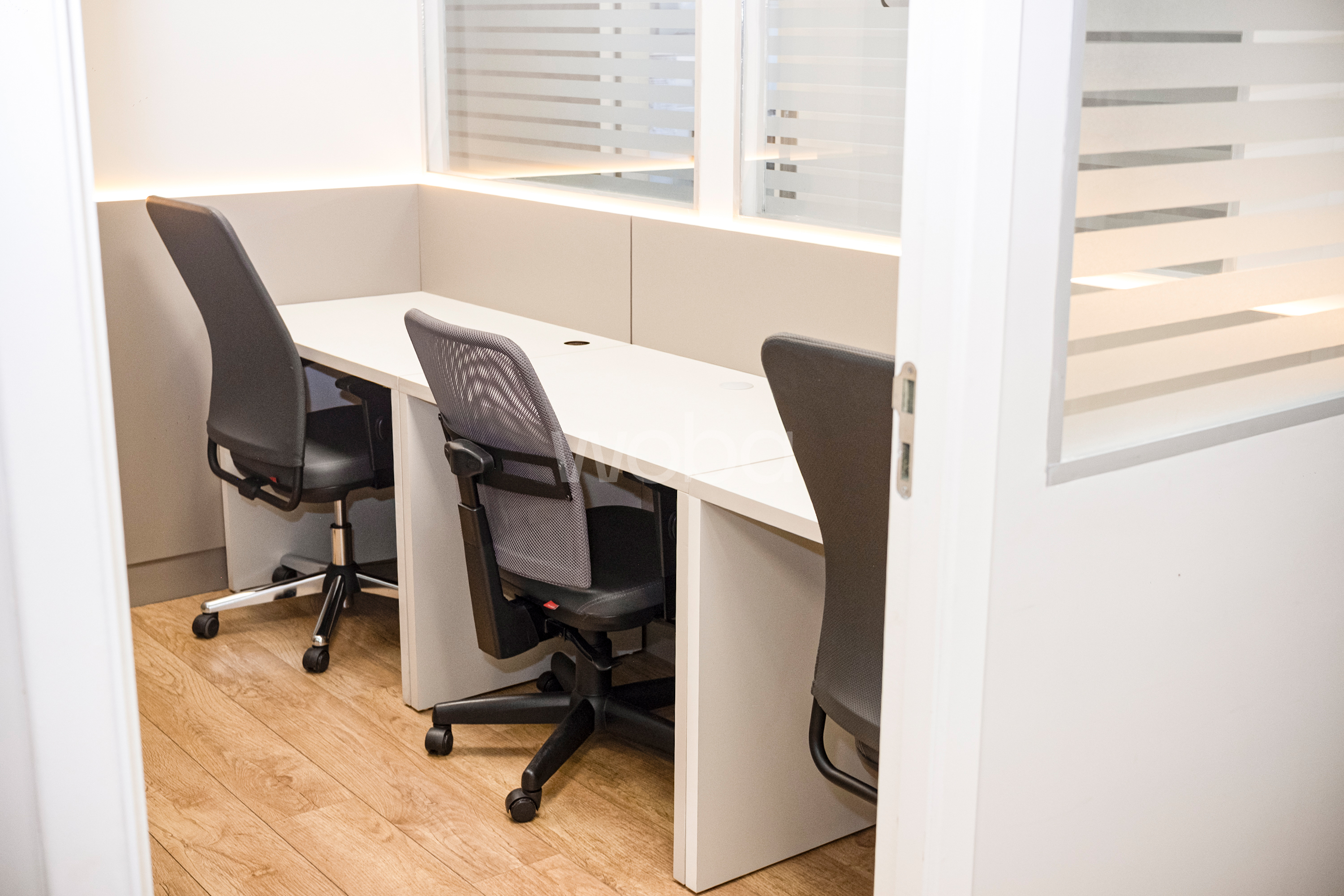 Foto de la sala Oficina privada para 3 puestos · 10 a 20 m² en Vale do Sereno, Nova Lima (1/3)