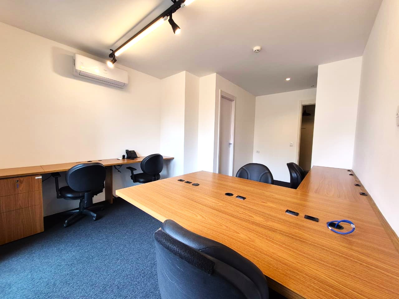 Foto da sala Escritório privativo para 6 posições · 20 a 30 m² em Pinheiros, São Paulo (3/3)