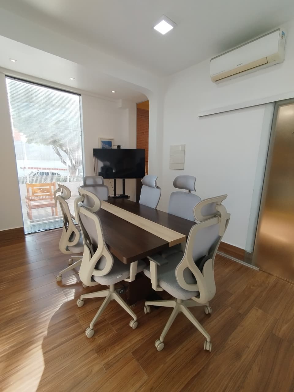 Foto de la sala Sala de Reunião Guaporé — Coworking Pantanal (2/12)