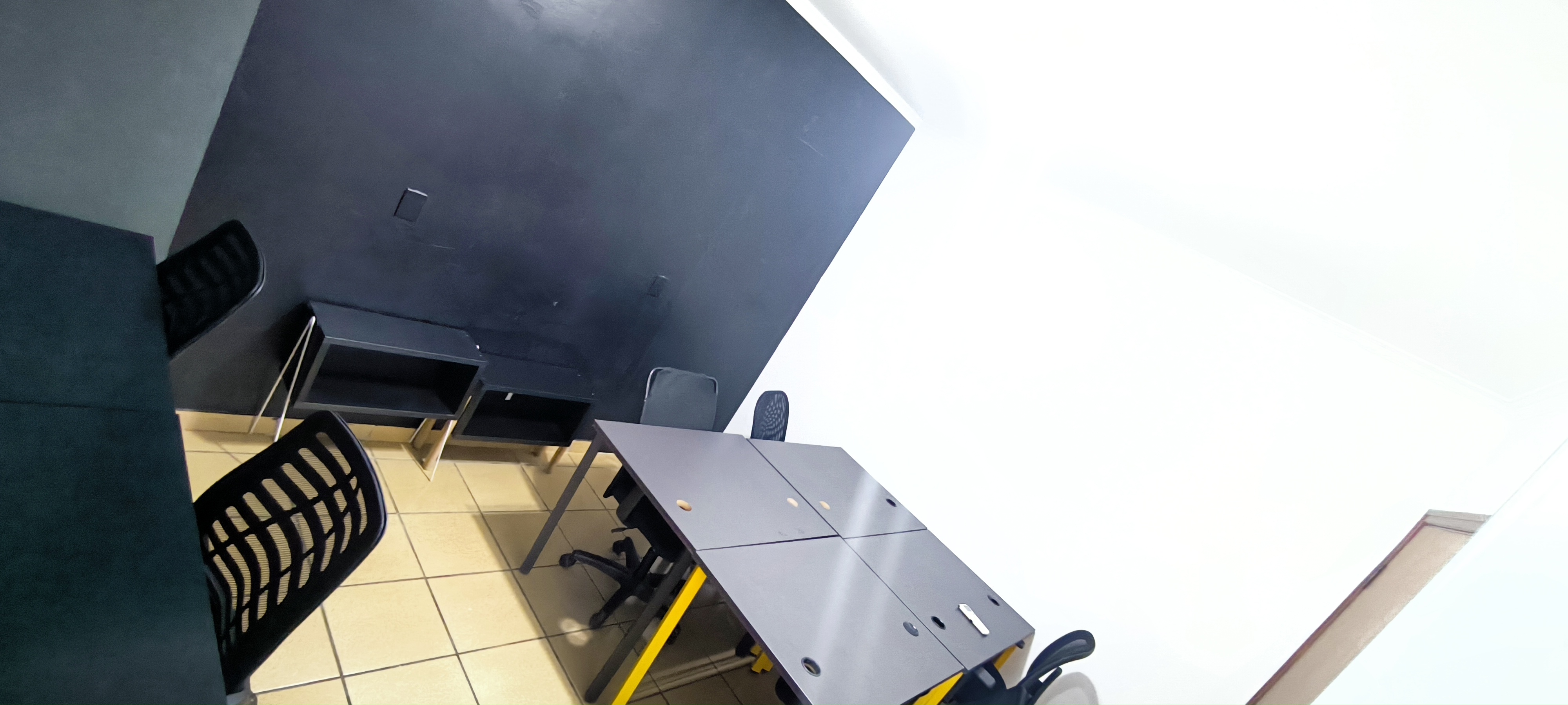 Foto da sala Escritório privativo para 6 posições · 10 a 20 m² em Jardim Maria do Carmo, Sorocaba (3/3)