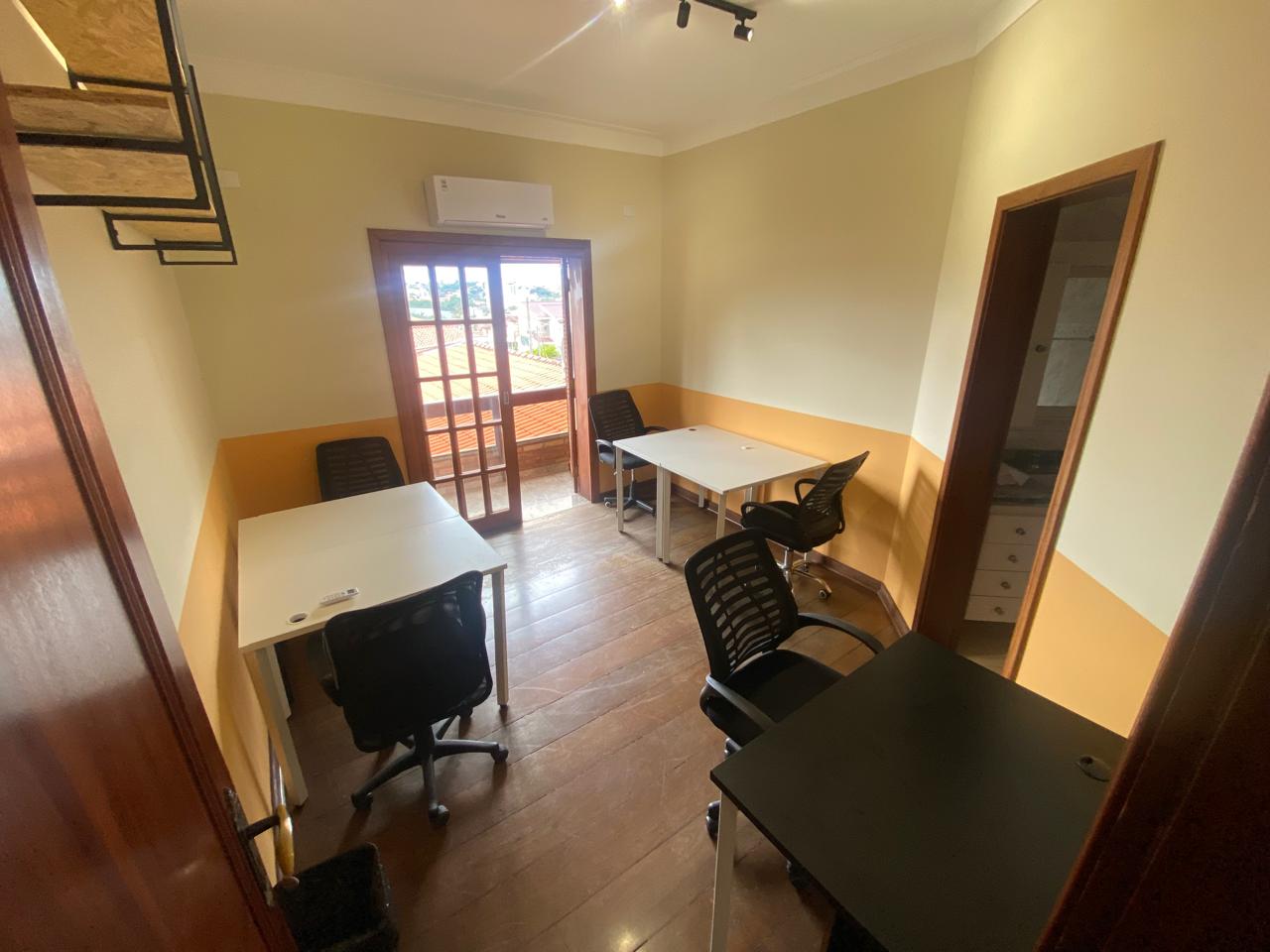 Foto da sala Escritório privativo para 5 posições · 10 a 20 m² em Jardim América, Sorocaba (3/3)