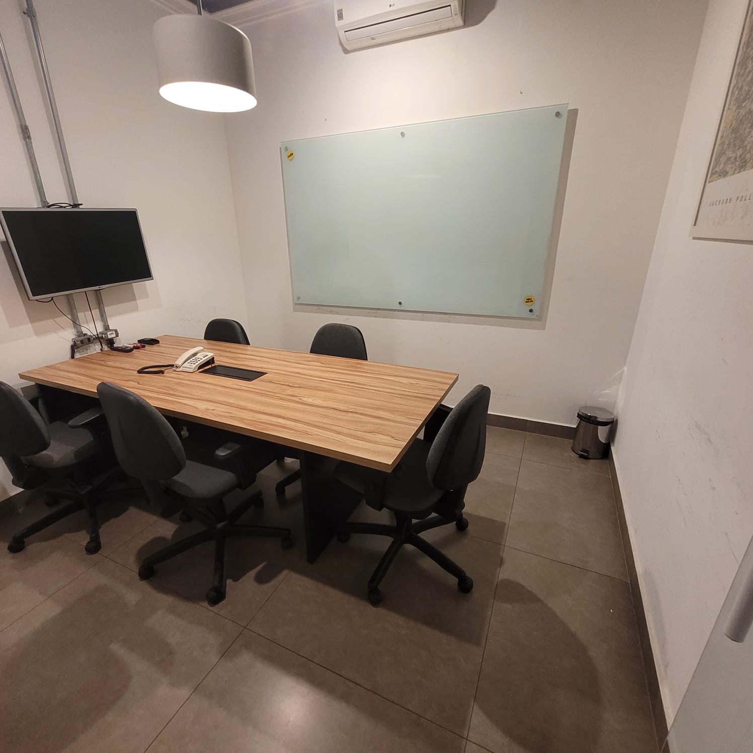 Foto da sala sala de reunião 1 — Urban Cowork (5/15)