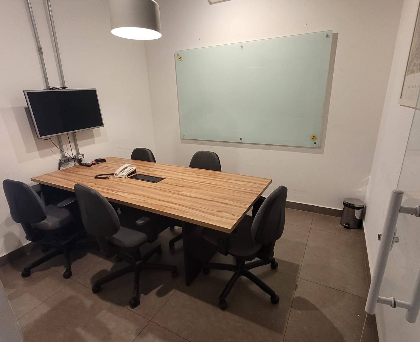 Foto da sala sala de reunião 1 — Urban Cowork (4/15)