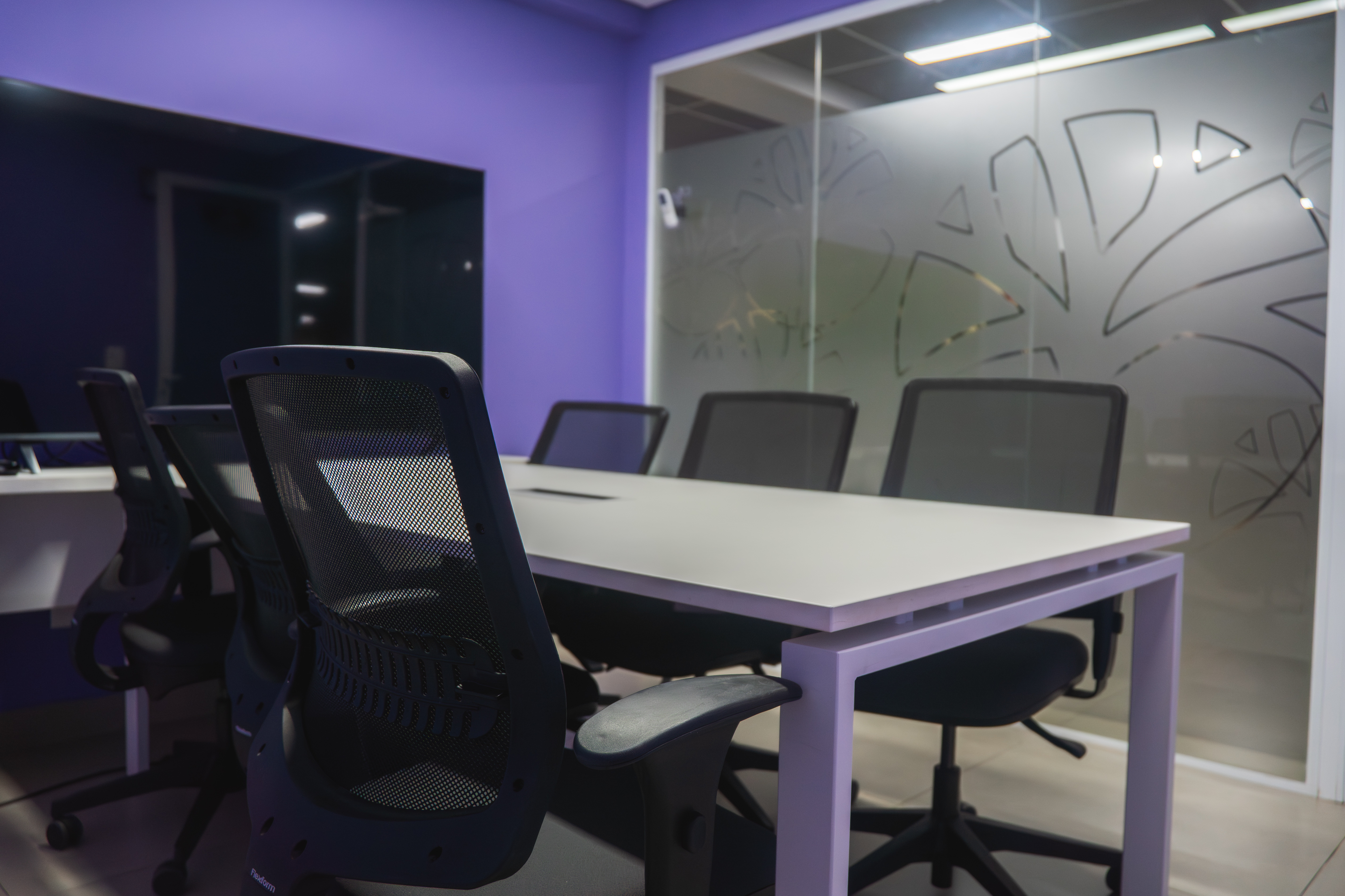 Foto da sala Sala de Reunião - Roxa — Pátio Sabiá (2/10)