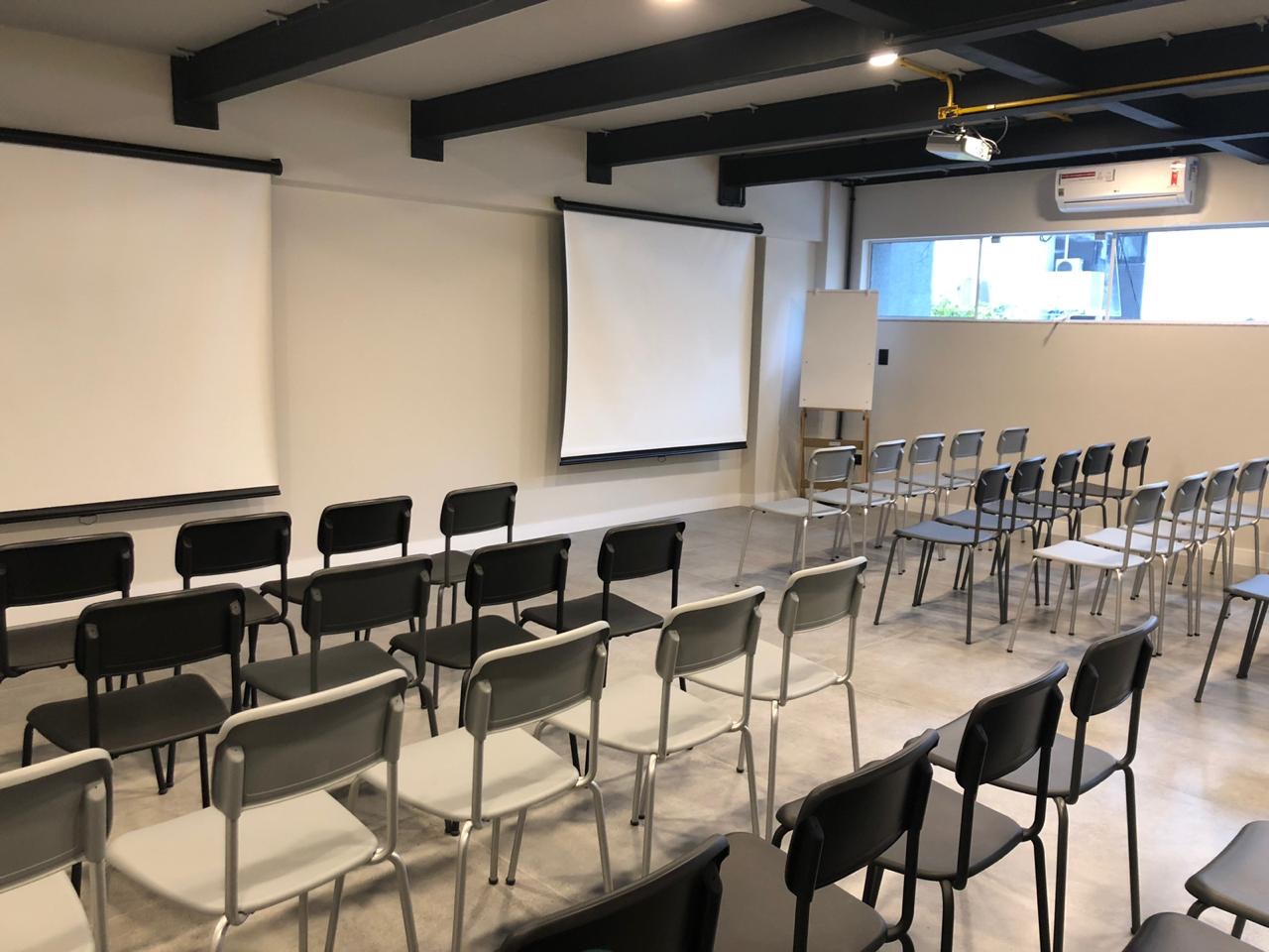 Foto da sala EV - Auditório Plateia — HUS coworking (2/13)