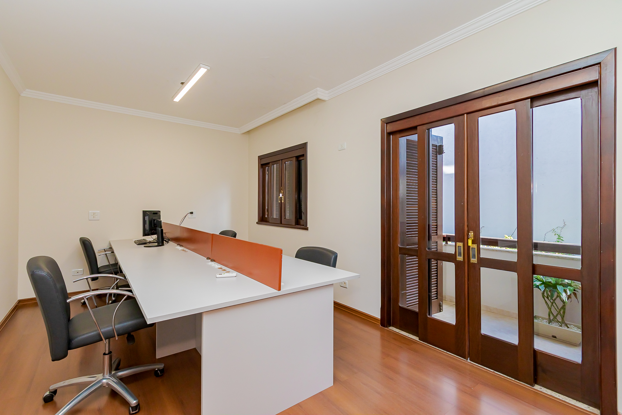 Foto da sala Escritório privativo para 16 posições · 30 a 40 m² em Jardim das Américas, Curitiba (3/5)