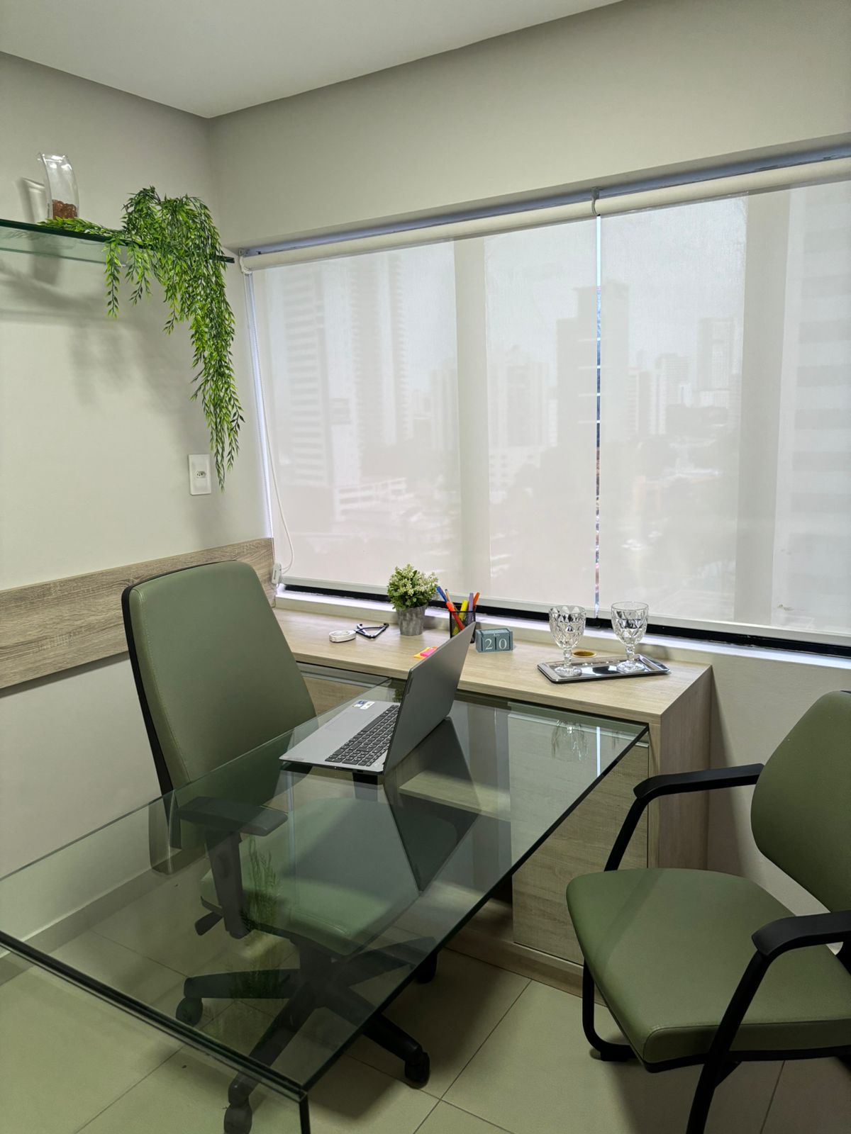 Foto de la sala Oficina privada para 2 puestos · 0 a 10 m² en Espinheiro, Recife (2/3)