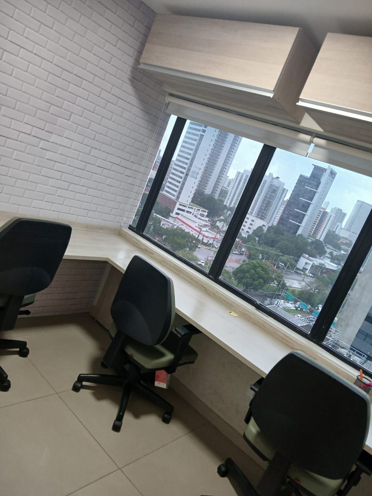 Foto de la sala Oficina privada para 3 puestos · 0 a 10 m² en Espinheiro, Recife (3/3)