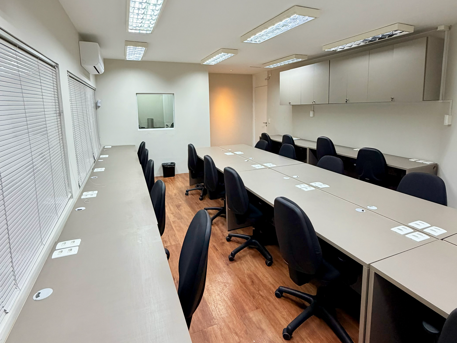 Foto da sala Escritório privativo para 20 posições · 30 a 40 m² em Espinheiro, Recife (2/5)