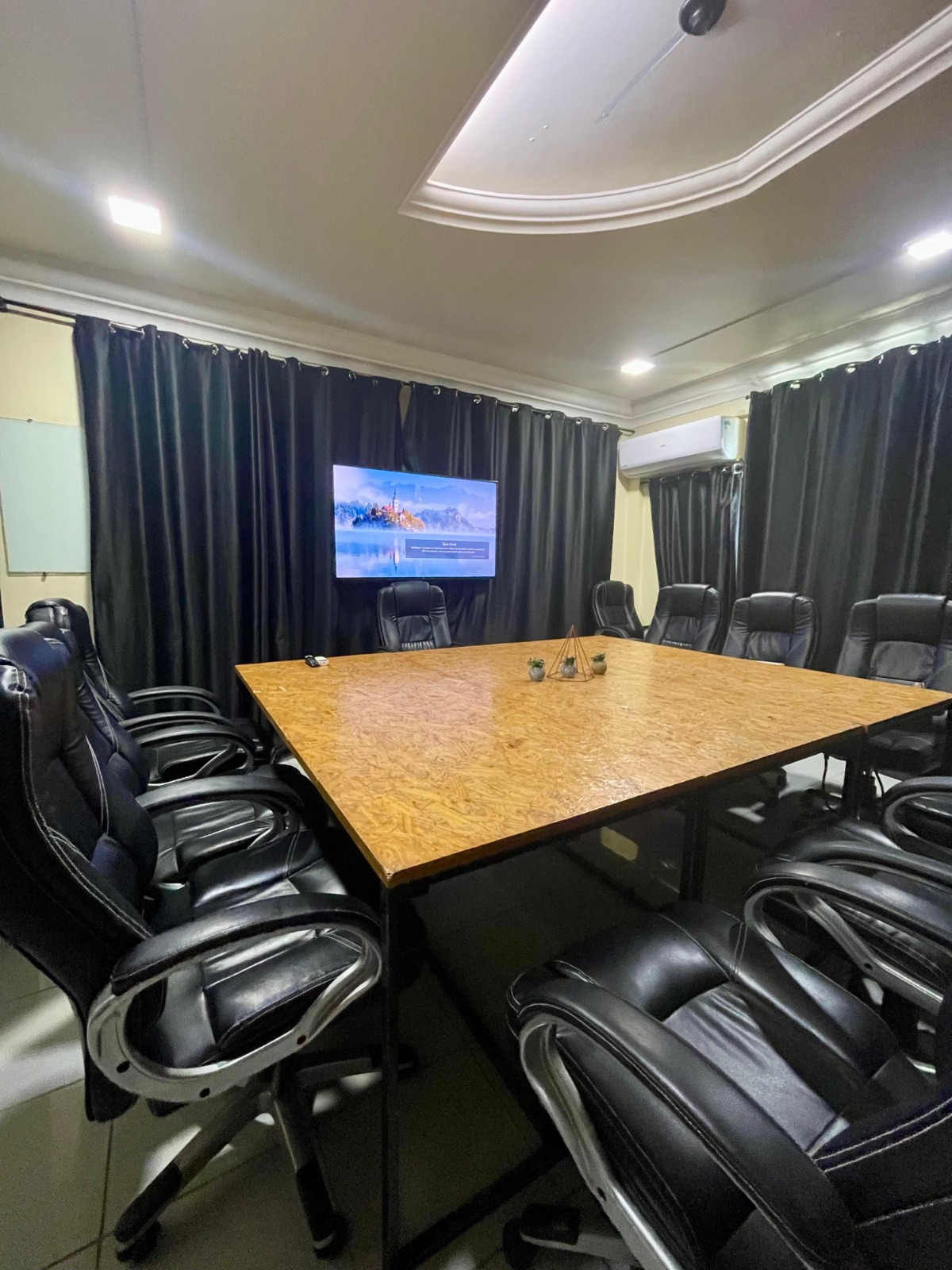 Foto da sala Sala de Reunião — Waka Hub (4/13)