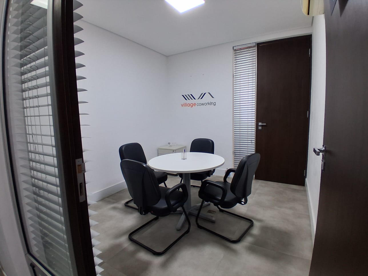 Foto da sala Sala de reunião1 — Village Coworking (2/13)