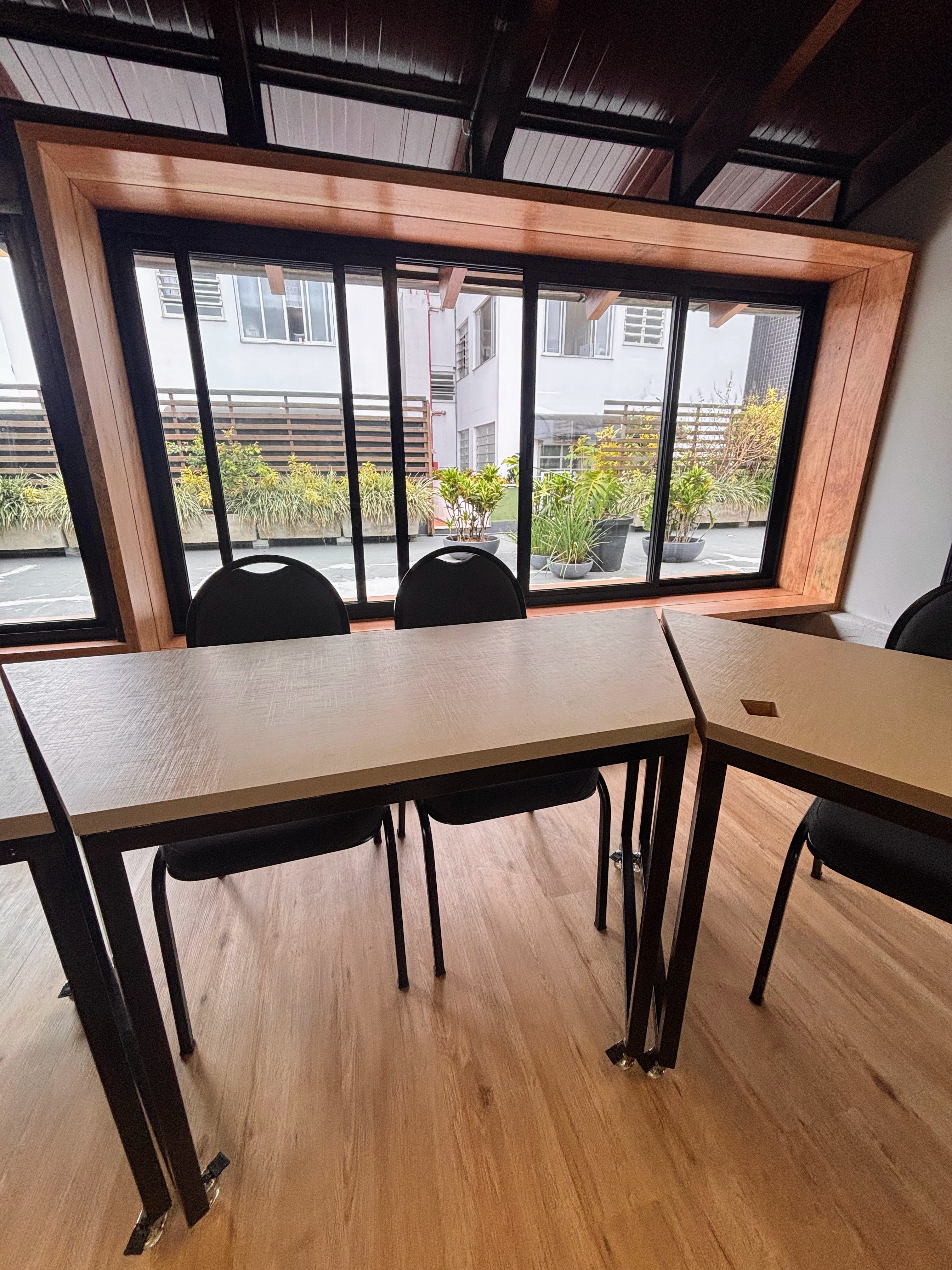 Foto da sala Espaço Havaí | 16| 20 U - RI — XYZ Coworking Joinville (3/13)