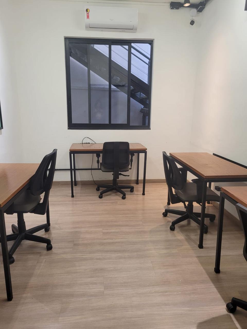 Foto de la sala Oficina privada para 6 puestos · 20 a 30 m² en Sion, Belo Horizonte (2/3)