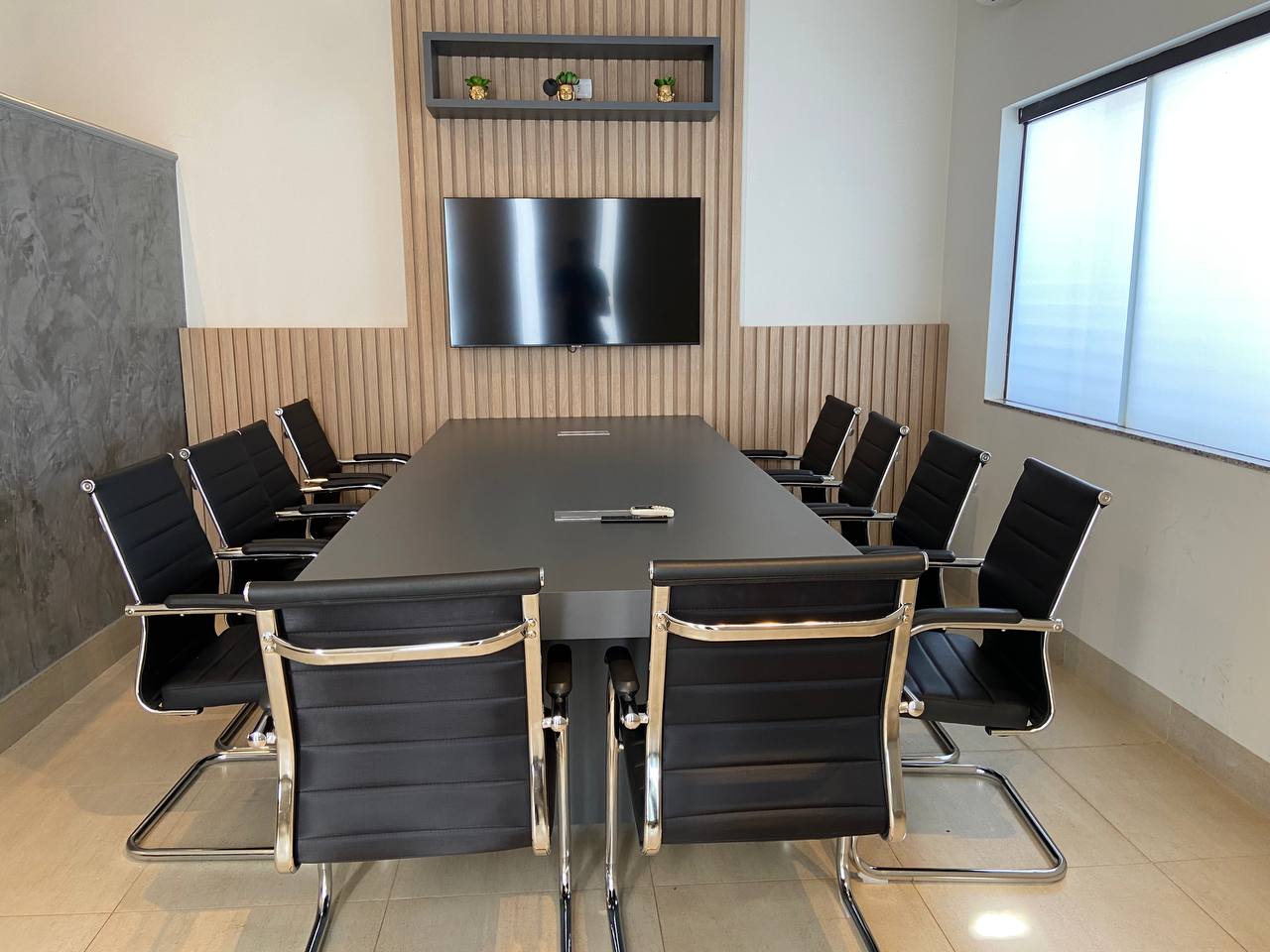 Foto de la sala Sala de reunião 10P — Sales e Amaral Coworking (3/7)