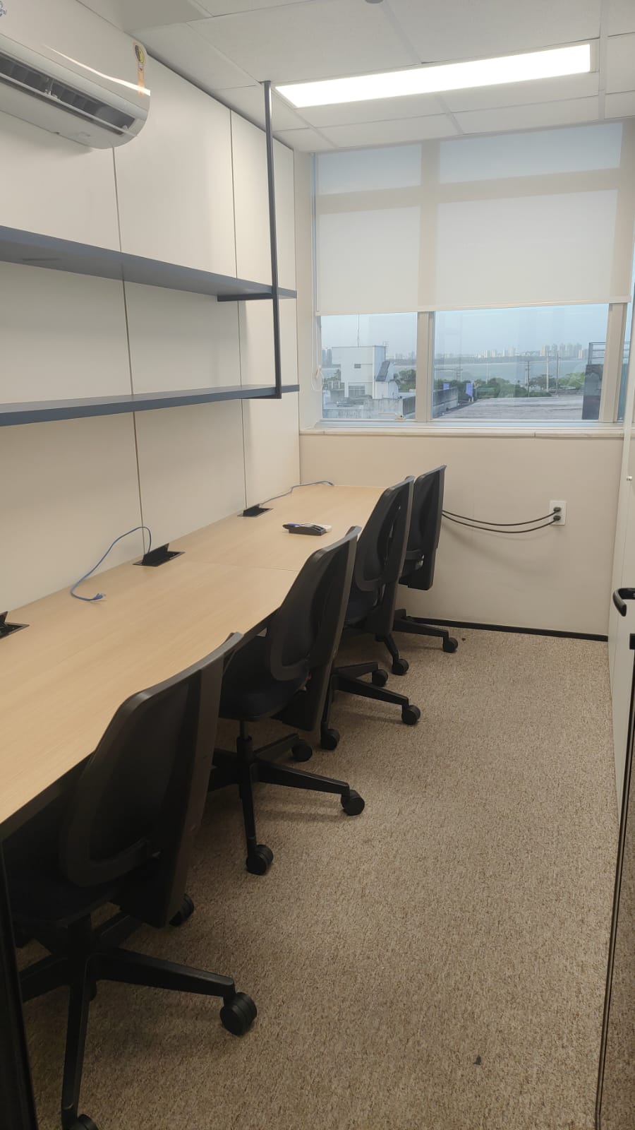 Foto de la sala Oficina privada para 3 puestos · 0 a 10 m² en Praia do Canto, Vitória (1/3)