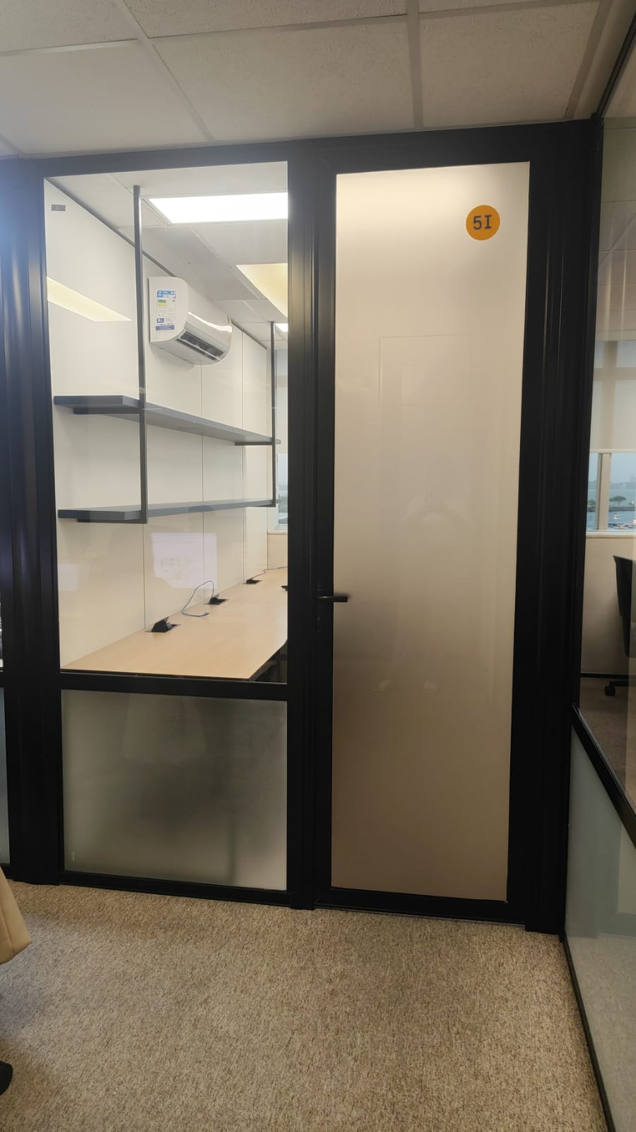 Foto de la sala Oficina privada para 3 puestos · 0 a 10 m² en Praia do Canto, Vitória (2/3)