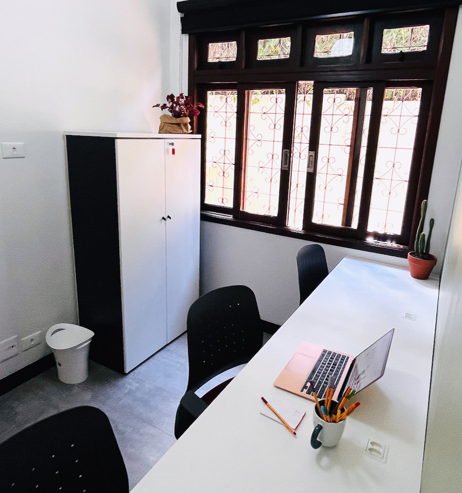 Foto da sala Escritório privativo para 3 posições · 0 a 10 m² em Hugo Lange, Curitiba (3/3)