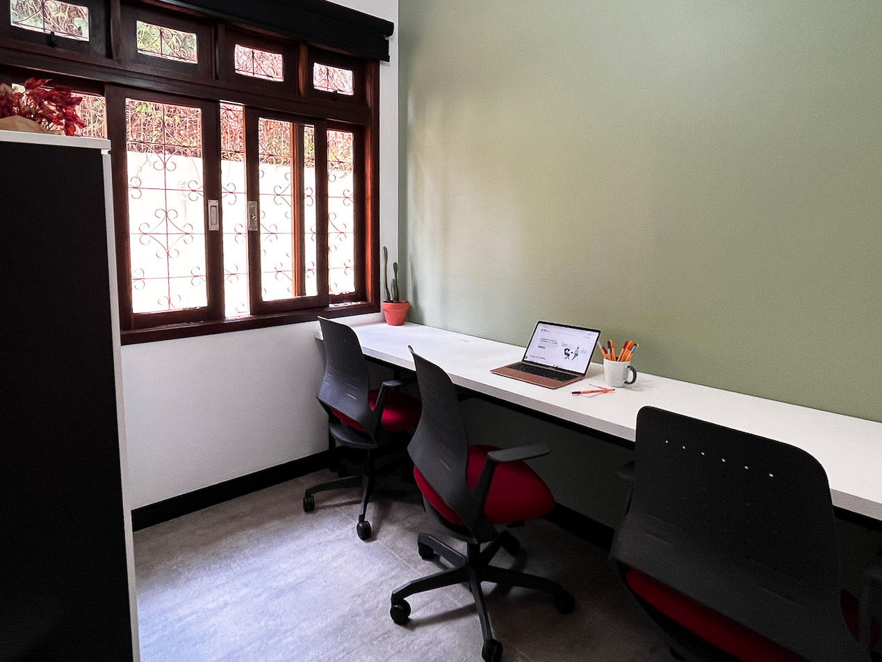Foto da sala Escritório privativo para 3 posições · 0 a 10 m² em Hugo Lange, Curitiba (2/3)