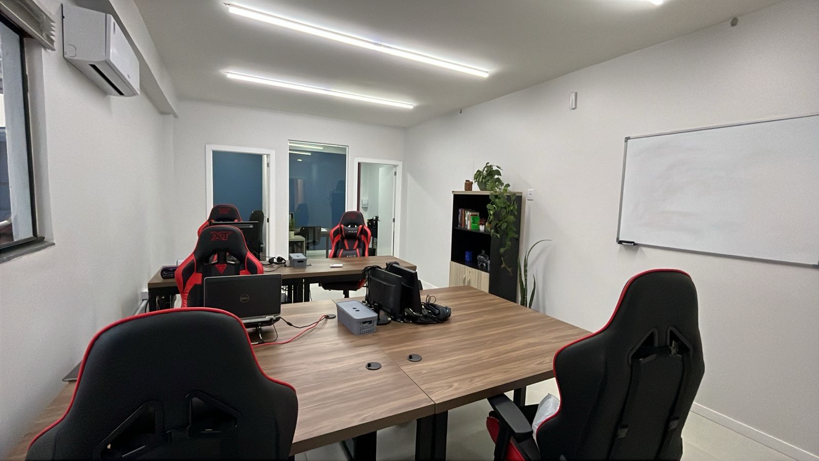 Foto de la sala Oficina privada para 10 puestos · 30 a 40 m² en Centro, Pato Branco (2/3)
