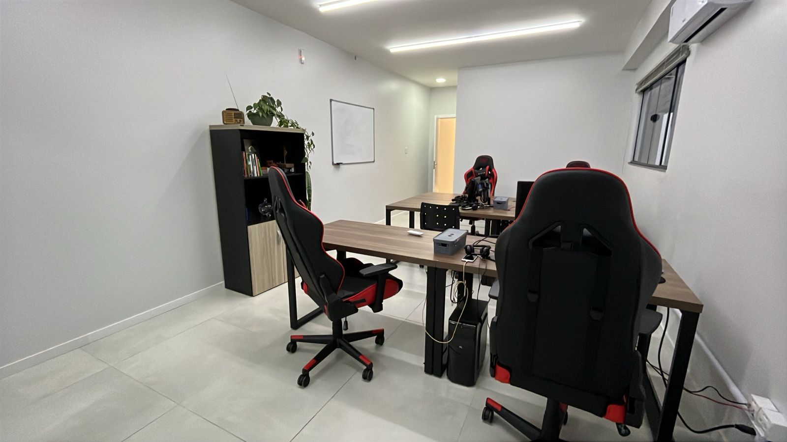 Foto de la sala Oficina privada para 10 puestos · 30 a 40 m² en Centro, Pato Branco (3/3)