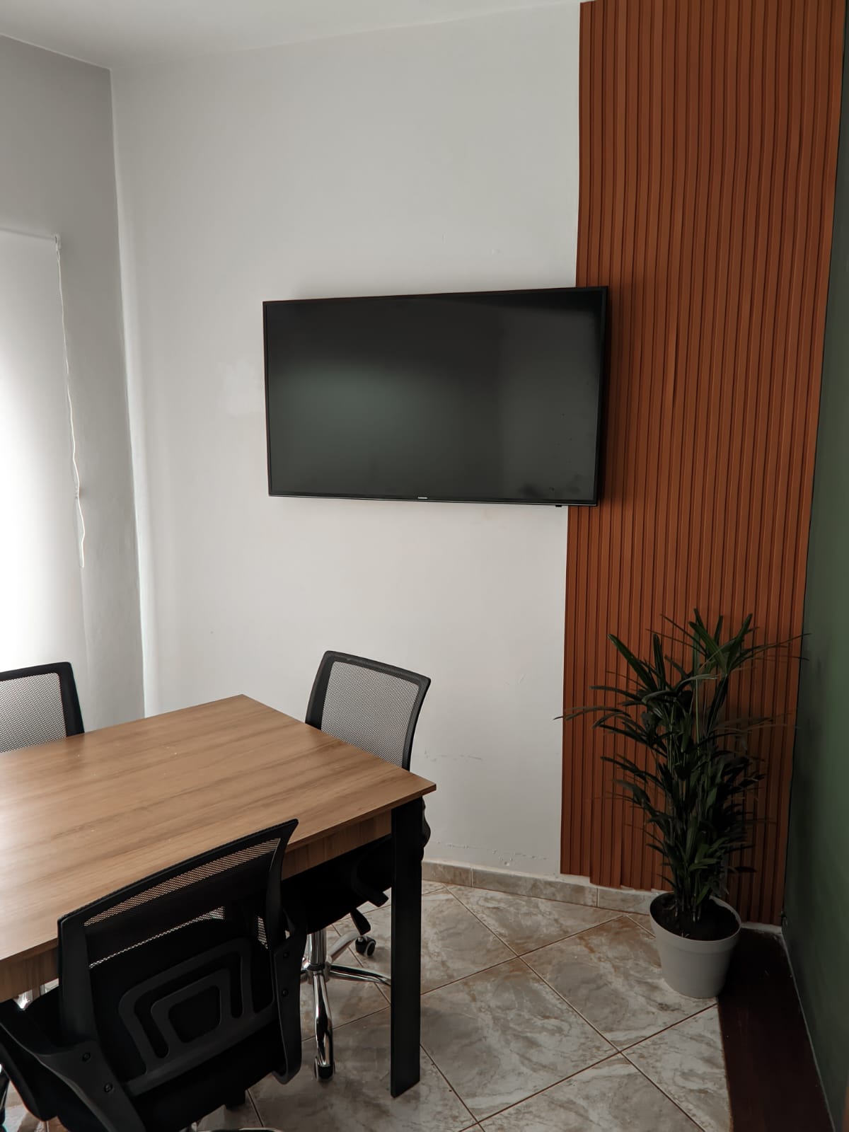 Foto da sala Sala de Reunião — Conecta Coworking (3/10)