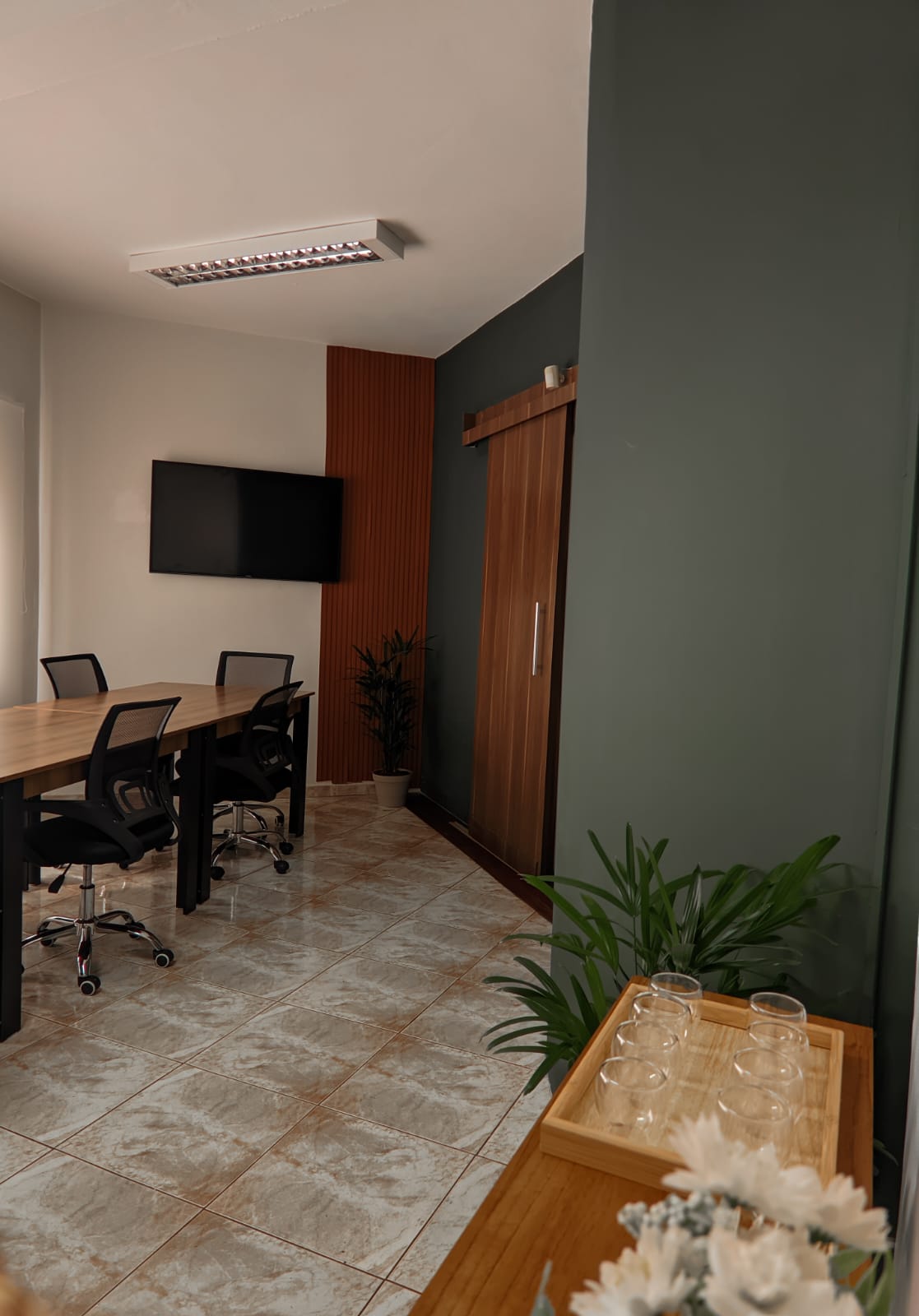 Foto da sala Sala de Reunião — Conecta Coworking (2/10)