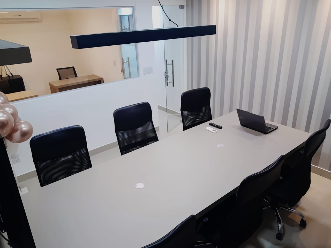Foto de la sala Oficina privada para 10 puestos · 30 a 40 m² en Parque Verde, Belém (2/5)