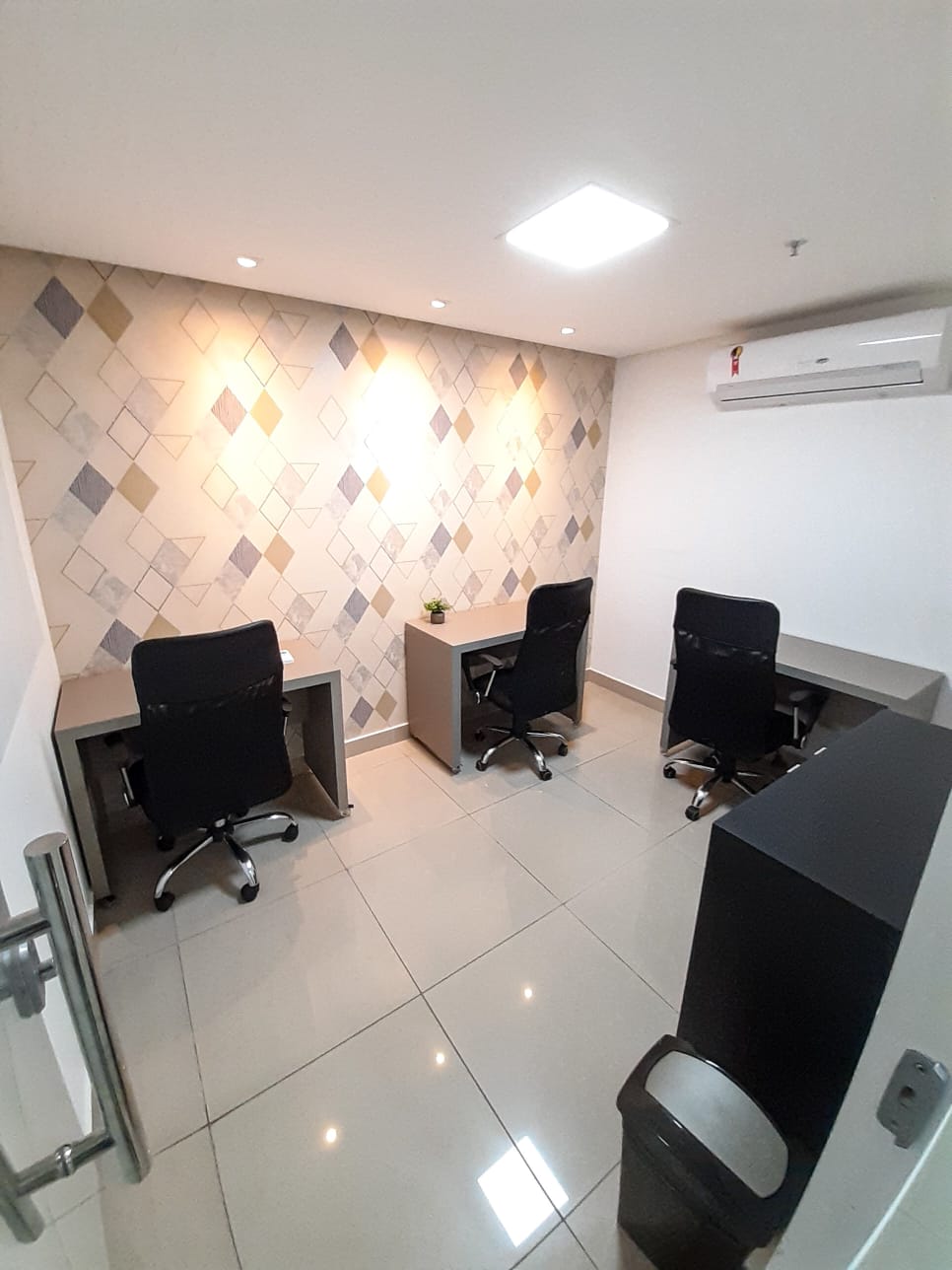 Foto de la sala Oficina privada para 10 puestos · 30 a 40 m² en Parque Verde, Belém (4/5)