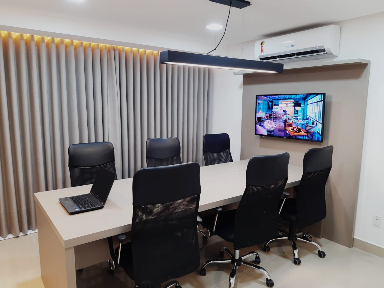 Foto de la sala Oficina privada para 10 puestos · 30 a 40 m² en Parque Verde, Belém (1/5)