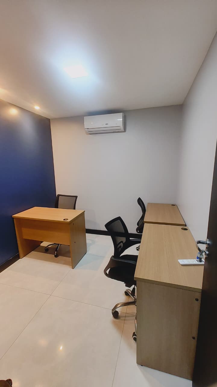 Foto de la sala Oficina privada para 3 puestos · 0 a 10 m² en Parque Verde, Belém (1/4)