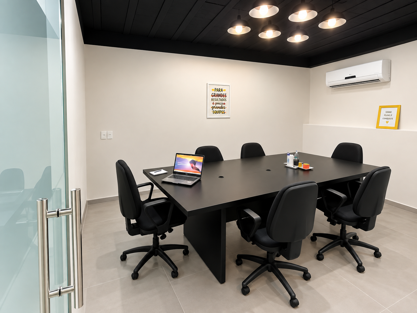 Foto de la sala Oficina privada para 18 puestos · 60 a 70 m² en Doutor Gilberto Machado, Cachoeiro de Itapemirim (2/3)