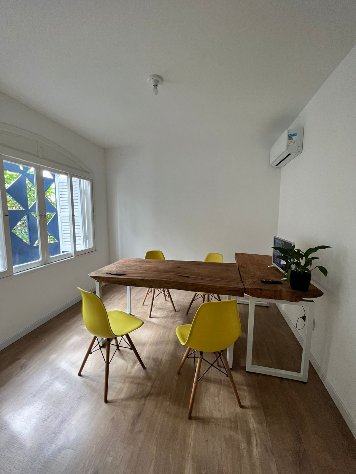 Foto da sala Escritório privativo para 4 posições · 10 a 20 m² em Centro, Santa Maria (1/3)