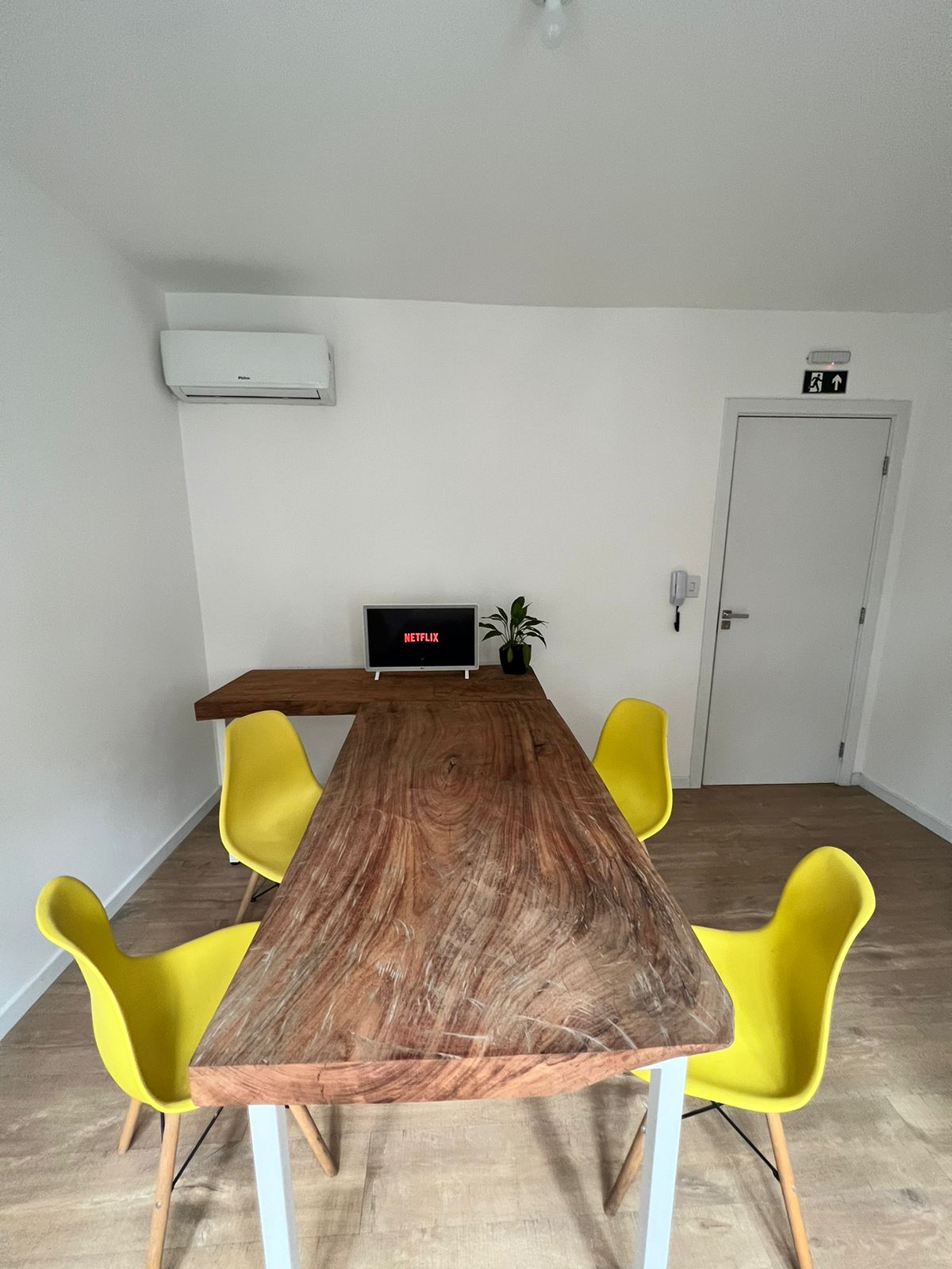 Foto da sala Escritório privativo para 4 posições · 10 a 20 m² em Centro, Santa Maria (2/3)