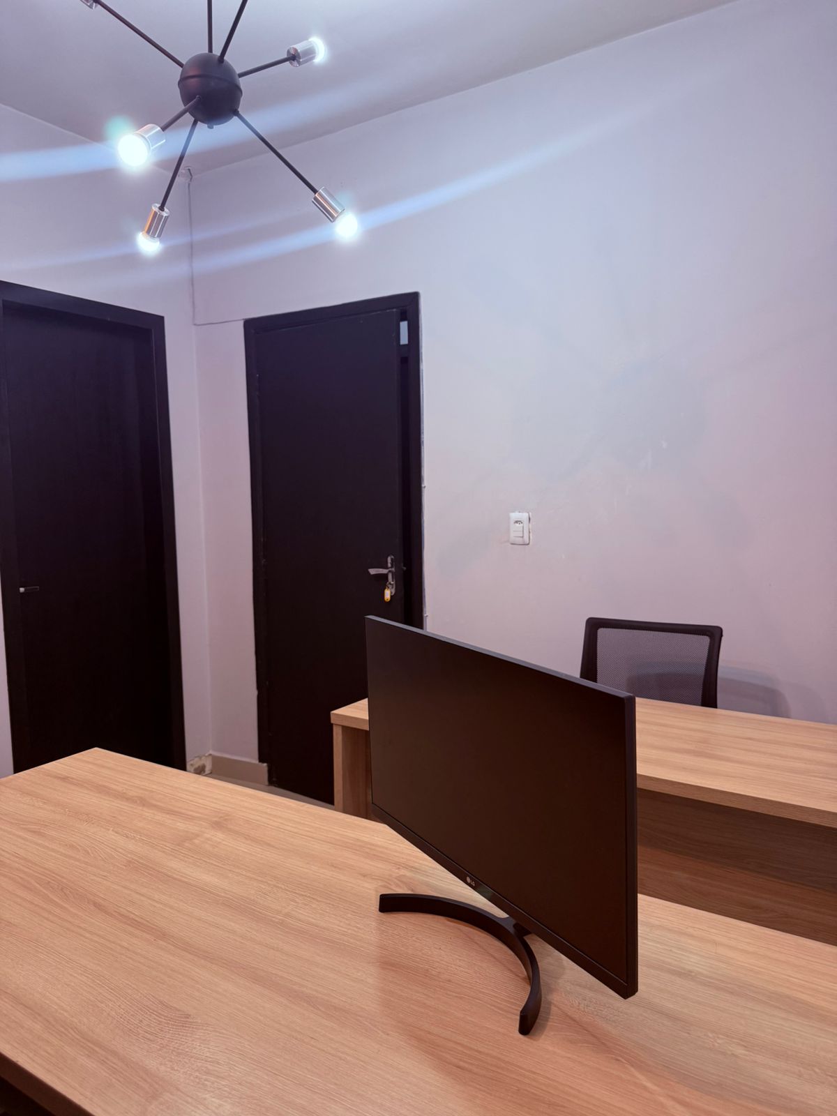 Foto da sala Escritório privativo para 4 posições · 0 a 10 m² em Bosque da Saúde, Cuiabá (2/3)