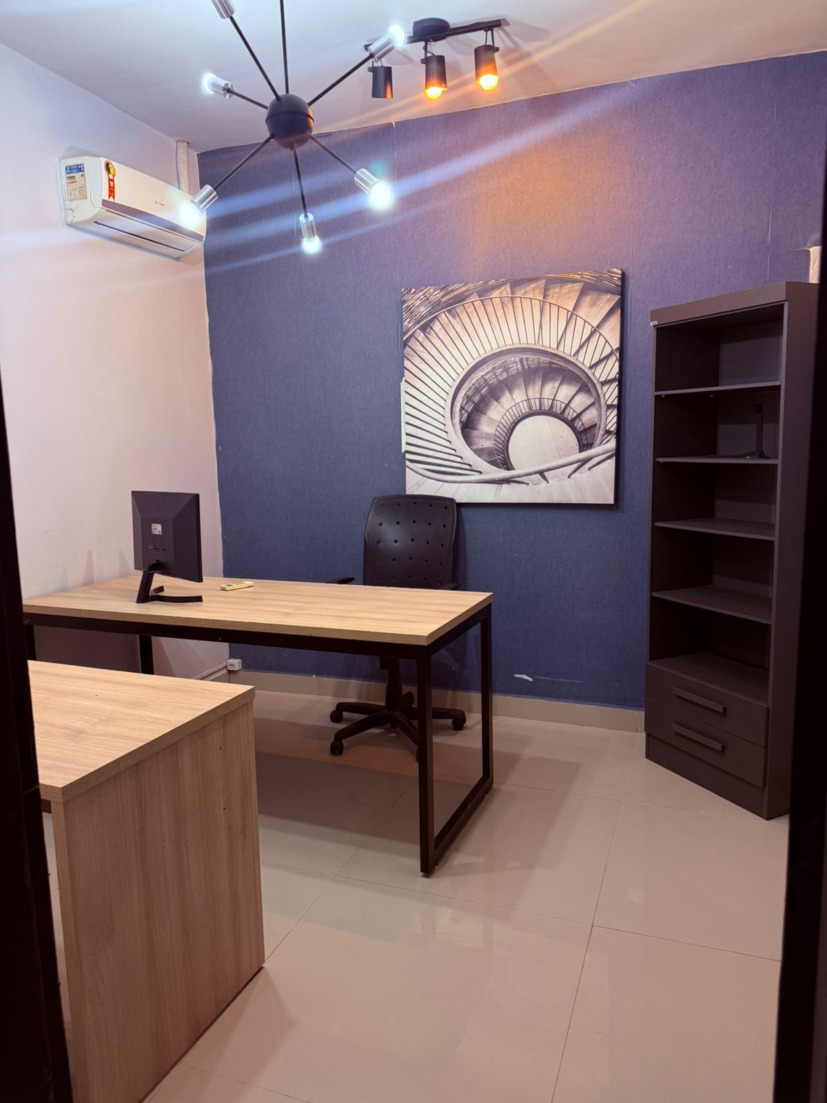 Foto da sala Escritório privativo para 4 posições · 0 a 10 m² em Bosque da Saúde, Cuiabá (1/3)