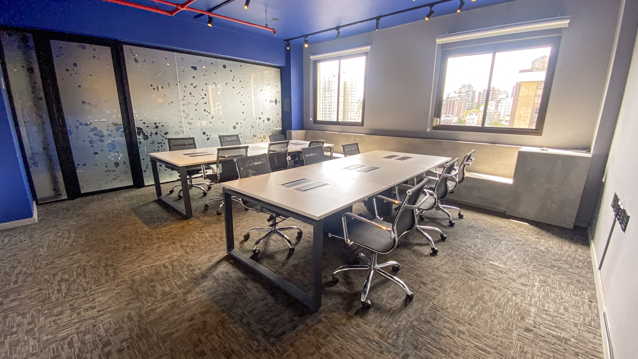 Foto de la sala Oficina privada para 12 puestos · 30 a 40 m² en Auxiliadora, Porto Alegre (1/3)