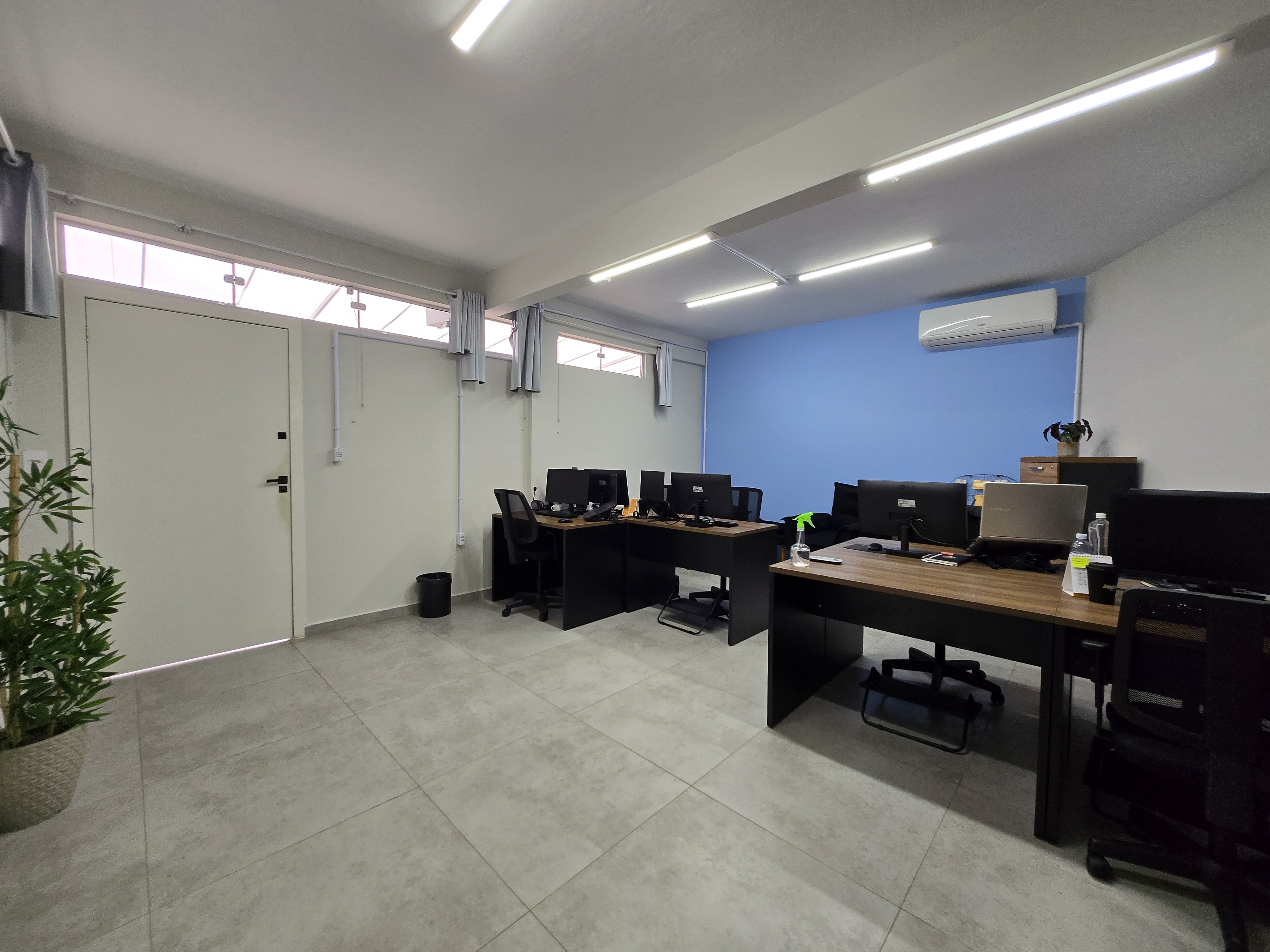 Foto de la sala Oficina privada para 12 puestos · 20 a 30 m² en São Judas, Itajaí (3/3)