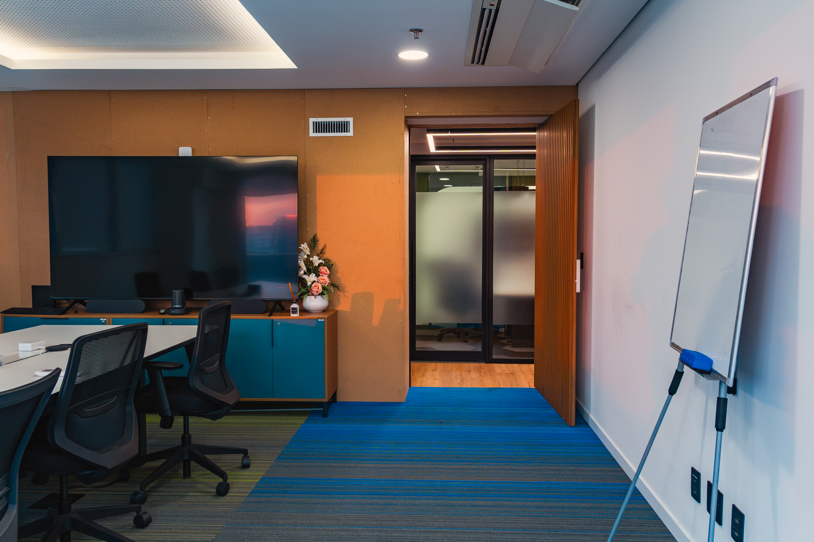 Foto da sala Escritório privativo para 12 posições · 40 a 50 m² em Pinheiros, São Paulo (2/5)