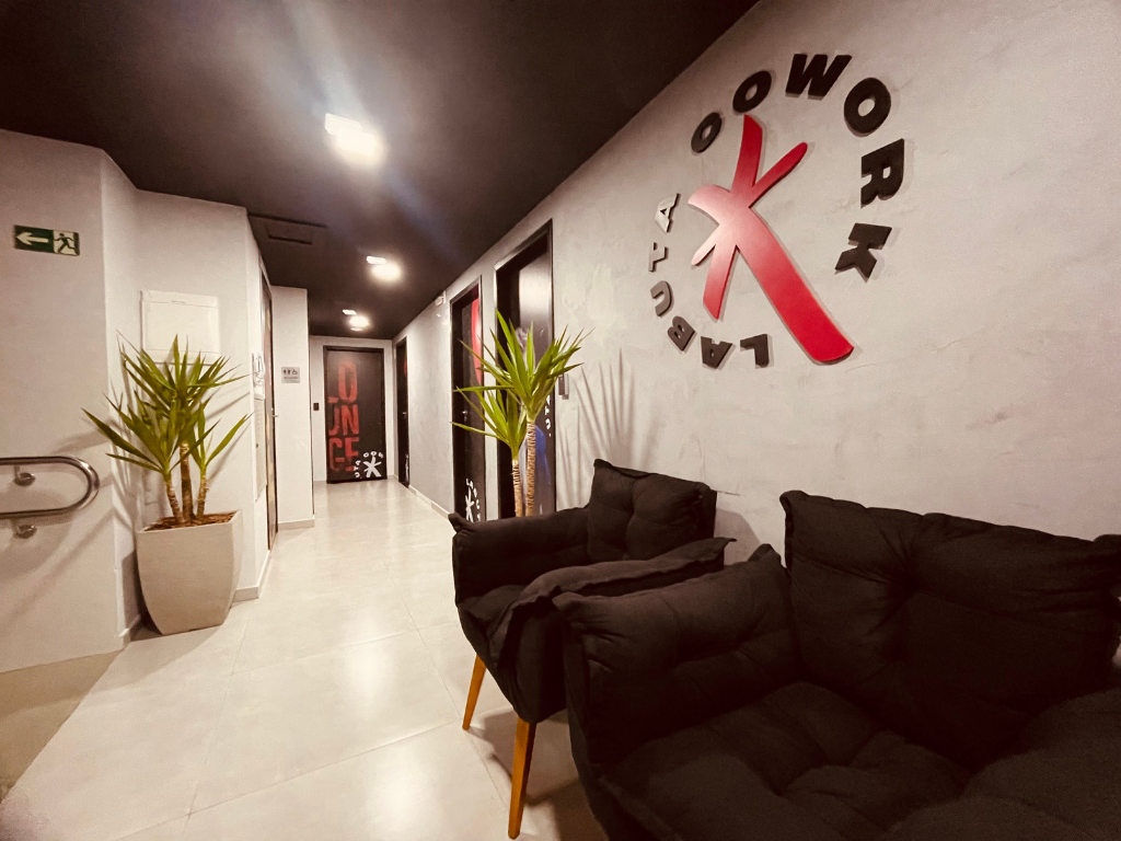 Foto de la sala Oficina privada para 6 puestos · 10 a 20 m² en Alphaville Industrial, Barueri (3/3)