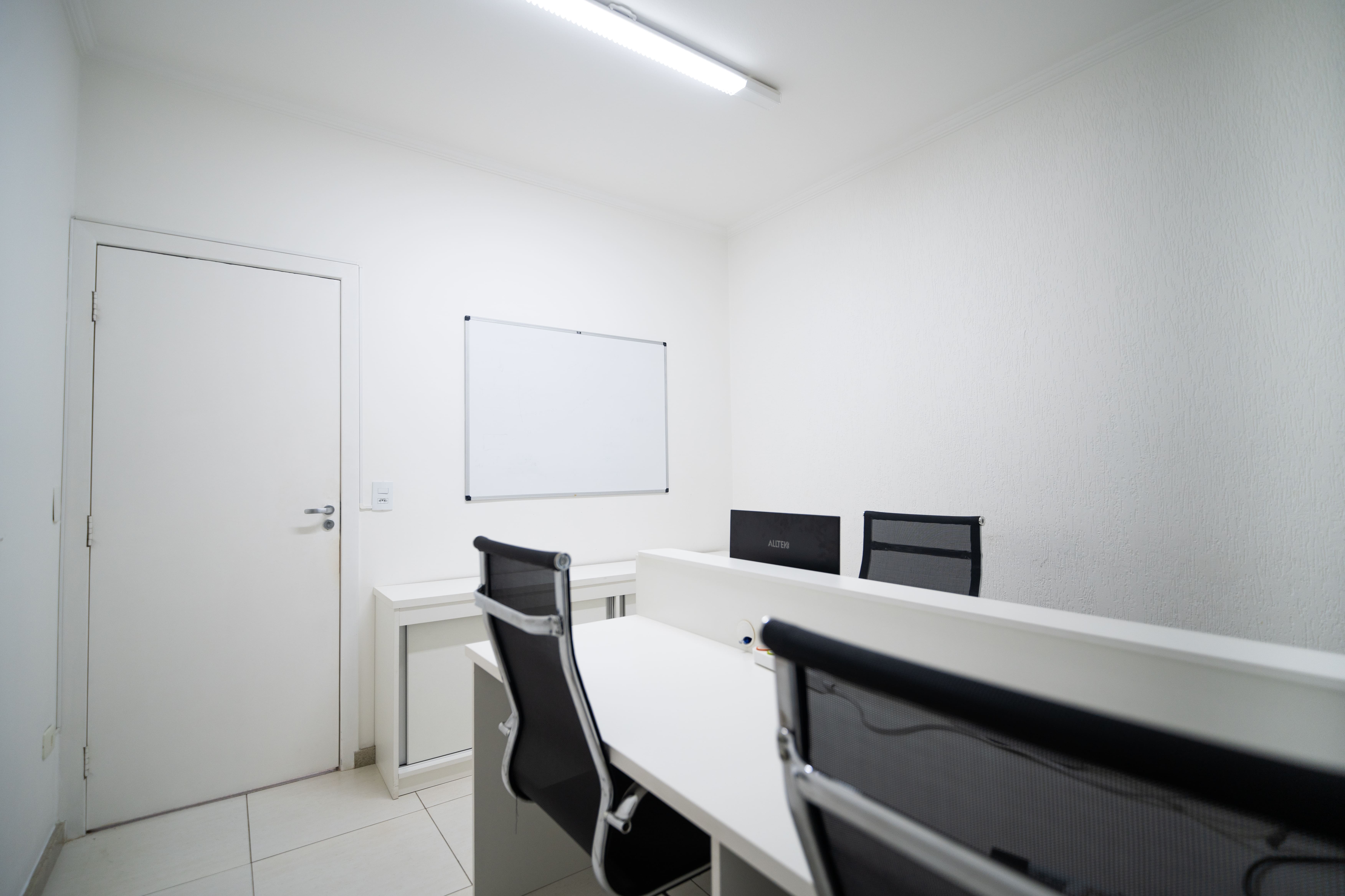 Foto de la sala Oficina privada para 4 puestos · 0 a 10 m² en Vila Garcia, Jundiaí (2/3)