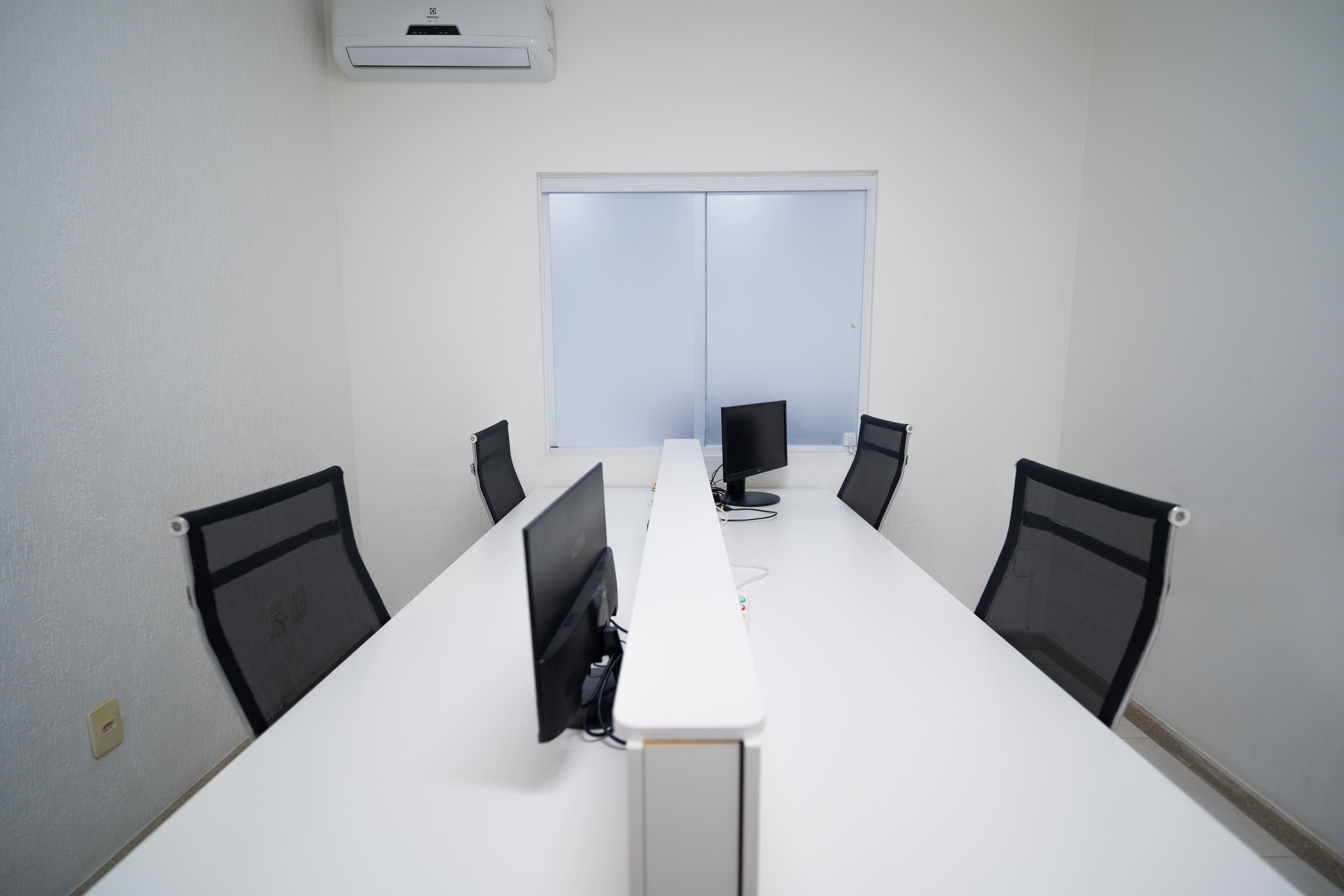 Foto de la sala Oficina privada para 4 puestos · 0 a 10 m² en Vila Garcia, Jundiaí (1/3)